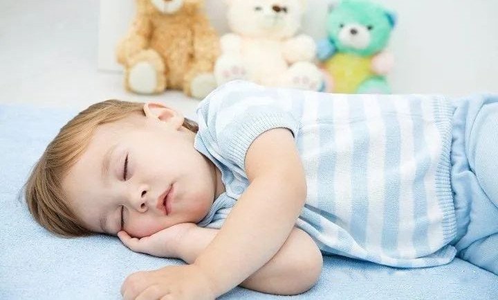 睡姿不正確會對脊柱側彎產生影響嗎？